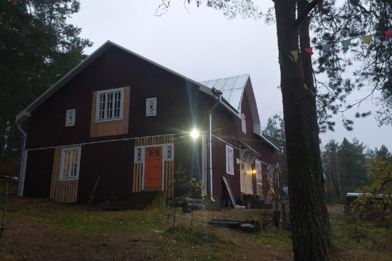 ключи от дома. замок door lock v1733. ключи с брелком домик на прозрачном фоне. замок секьюрити дверной алюминиевой двери. квартира ключи.